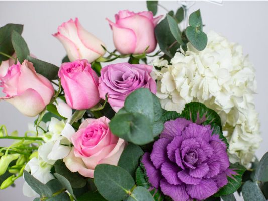 heaven-scent-vase-arrangement-casa-petals-online-flower-shop-dubai-1