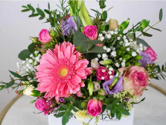 simply-pink-love-vase-arragement-by-casa-petals-online-flower-shop-dubai-1