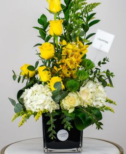 summer-fresh-vase-arrangement-by-casa-petal-online-flower-shop-dubai